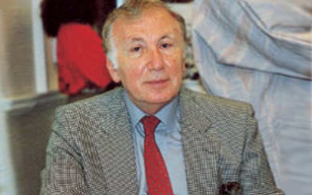 نزار قباني أمير الشعر الغنائي